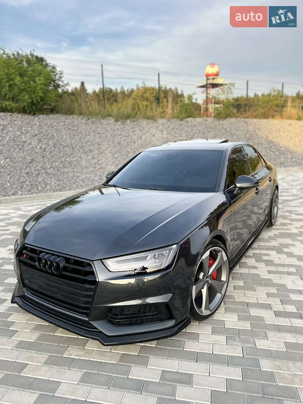 Седан Audi A4 2017 в Львове