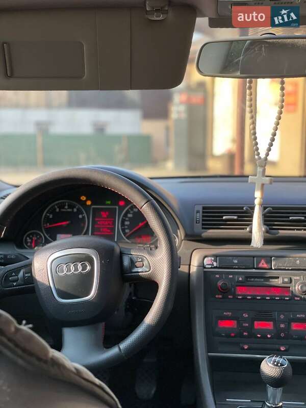 Седан Audi A4 2003 в Шепетівці
