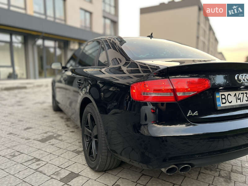 Седан Audi A4 2014 в Новояворовске