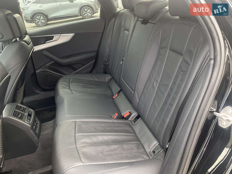 Седан Audi A4 2019 в Луцке