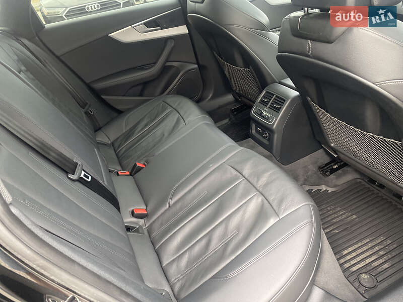 Седан Audi A4 2019 в Луцке