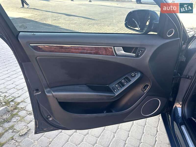 Седан Audi A4 2010 в Хмельницком