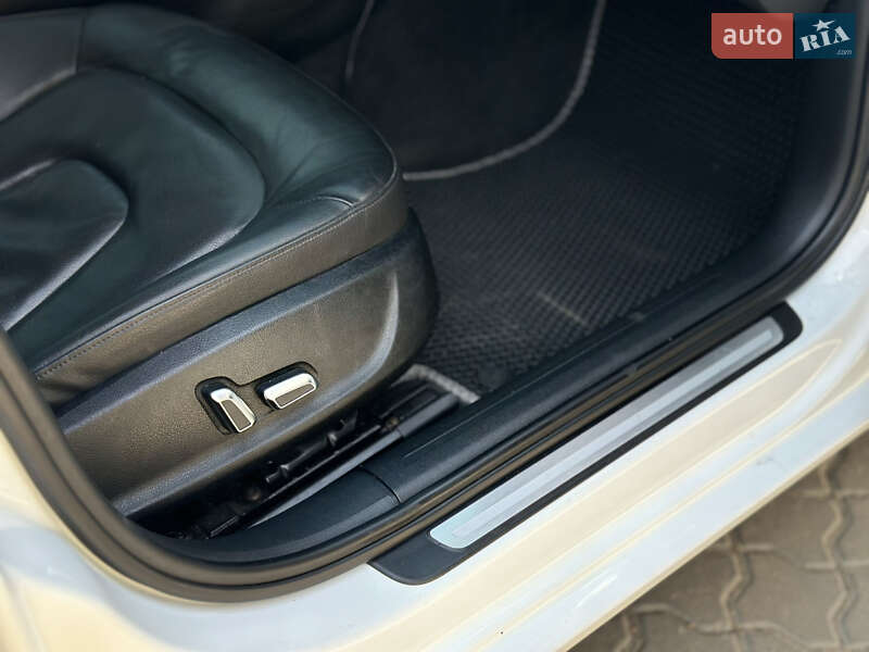 Седан Audi A4 2012 в Одессе