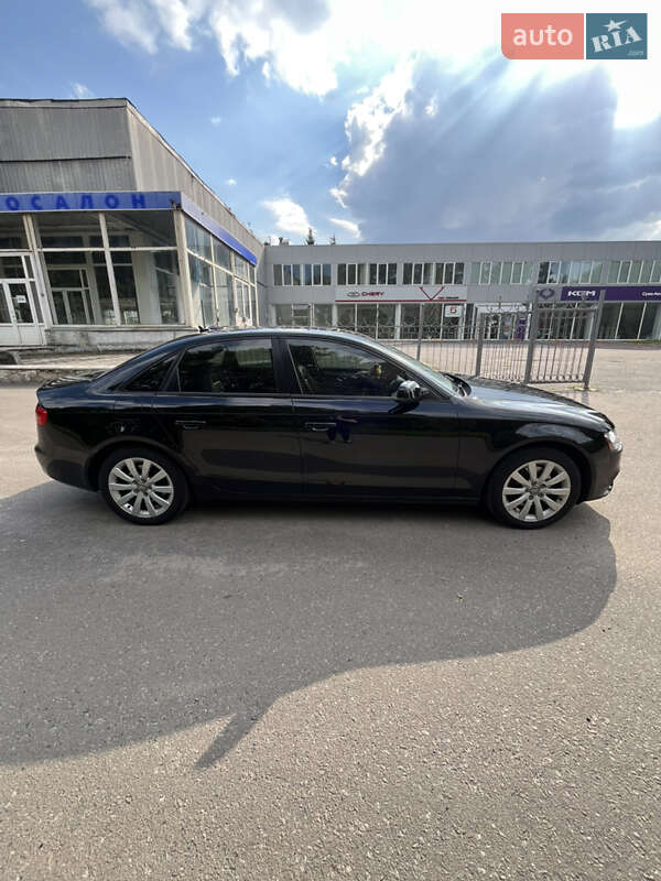 Седан Audi A4 2013 в Сумах