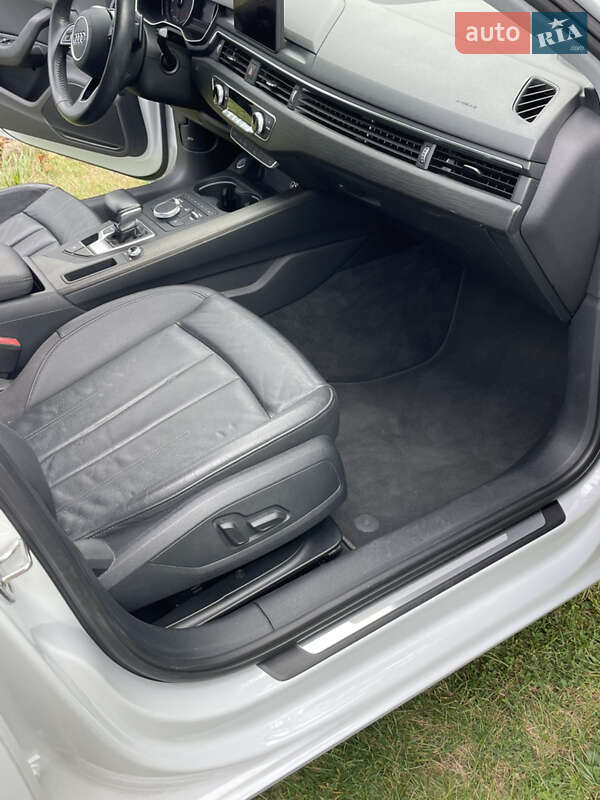 Седан Audi A4 2019 в Киеве