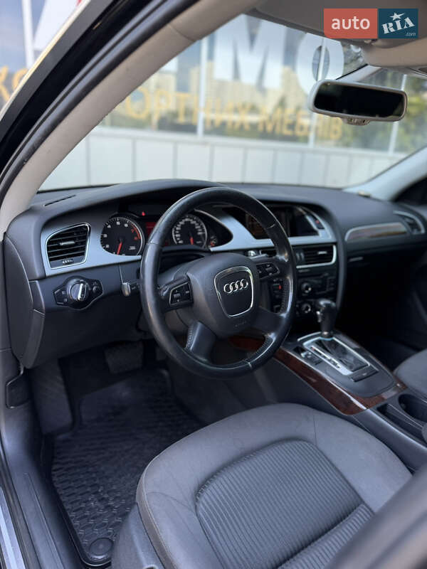 Седан Audi A4 2010 в Одессе