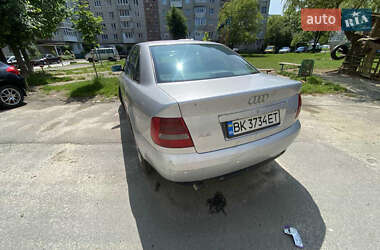 Седан Audi A4 1999 в 