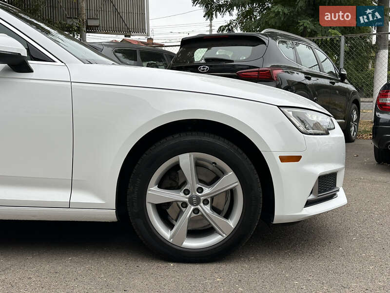 Седан Audi A4 2019 в Одессе