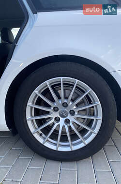 Универсал Audi A4 2014 в 