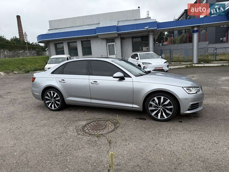 Седан Audi A4 2015 в Львові
