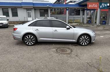 Седан Audi A4 2015 в 
