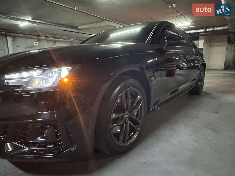 Седан Audi A4 2016 в Львове