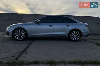 Седан Audi A4 2021 в 