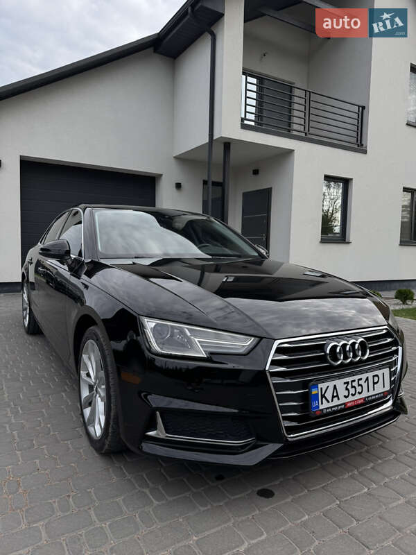 Седан Audi A4 2019 в 