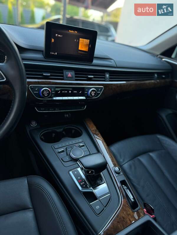 Седан Audi A4 2019 в Житомире