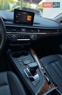 Седан Audi A4 2019 в 