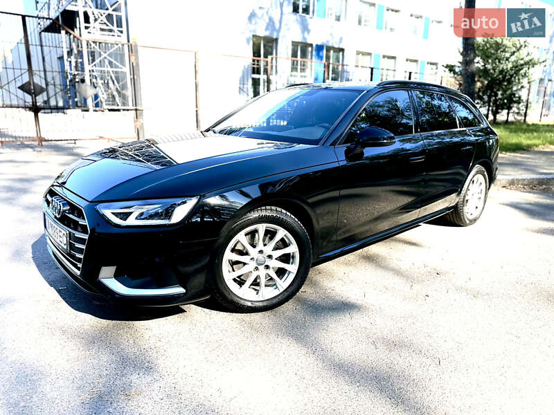 Универсал Audi A4 2021 в Киеве