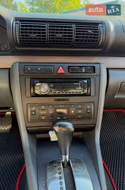 Седан Audi A4 2000 в 