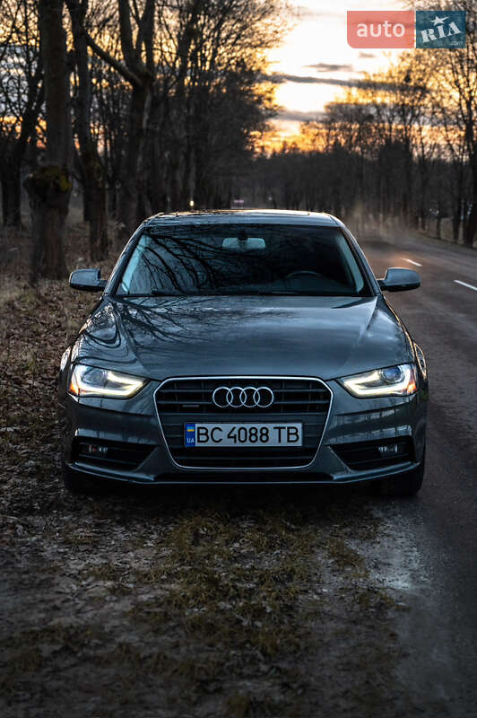 Седан Audi A4 2012 в Львові
