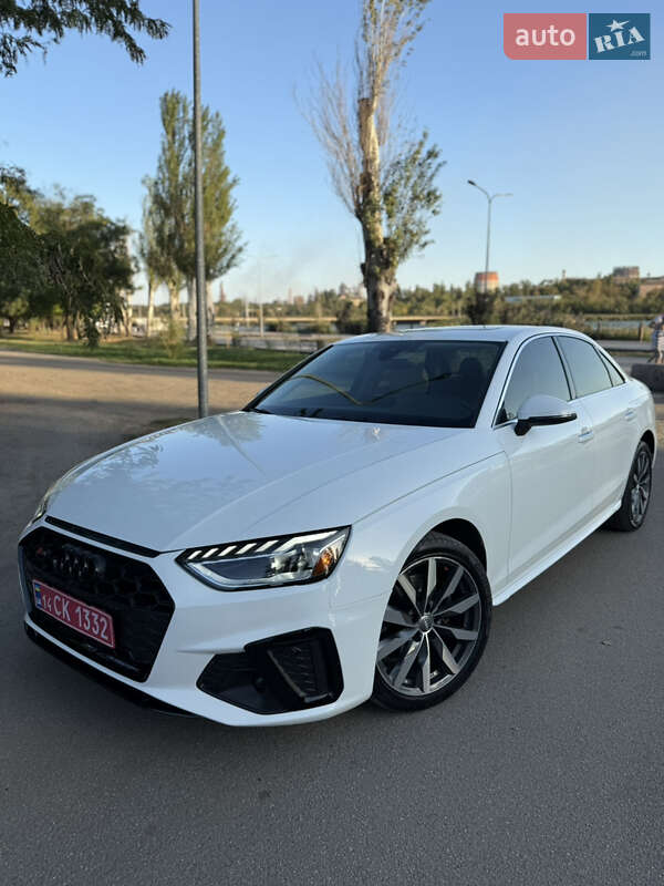 Седан Audi A4 2020 в 