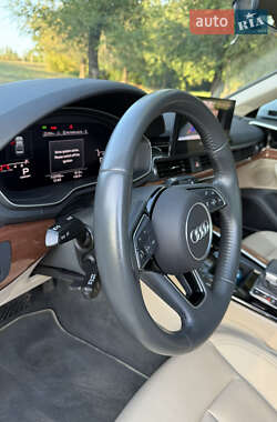 Седан Audi A4 2020 в 