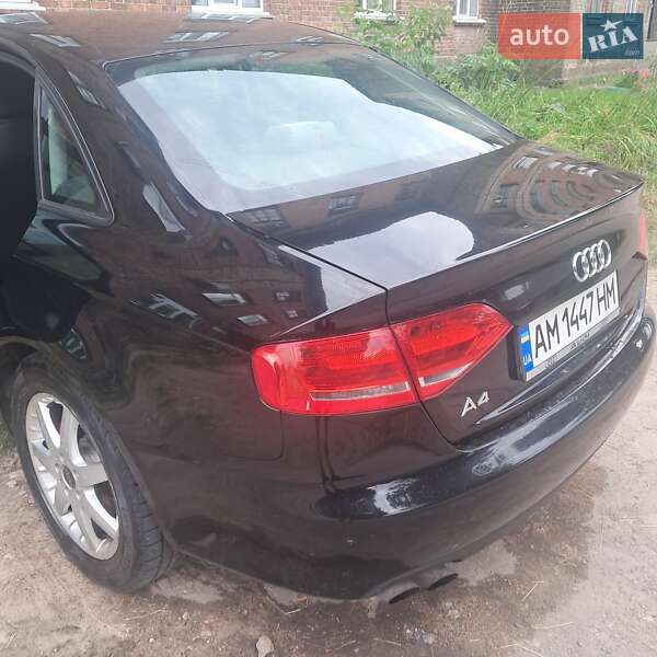Седан Audi A4 2008 в Коростене