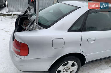 Седан Audi A4 2000 в 