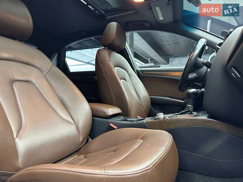 Седан Audi A4 2012 в Чернівцях