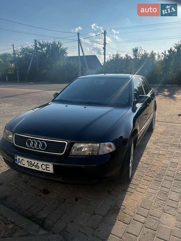 Универсал Audi A4 1998 в Шацке