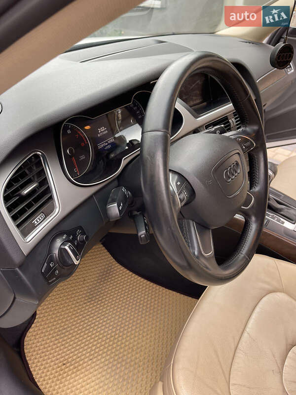 Седан Audi A4 2012 в Ананьеве