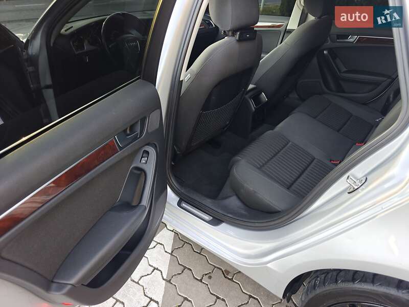 Универсал Audi A4 2011 в Новояворовске