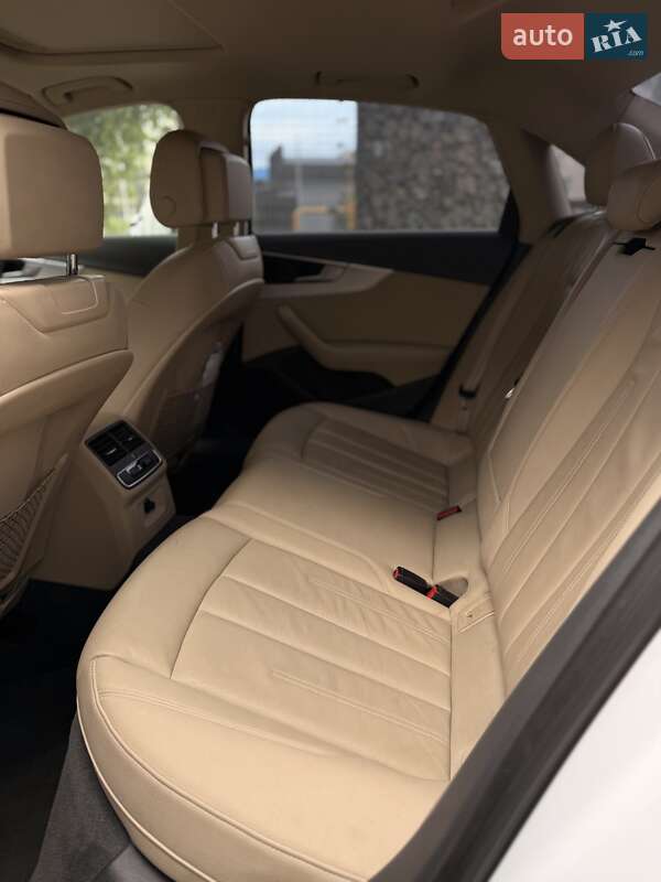 Седан Audi A4 2016 в Ивано-Франковске