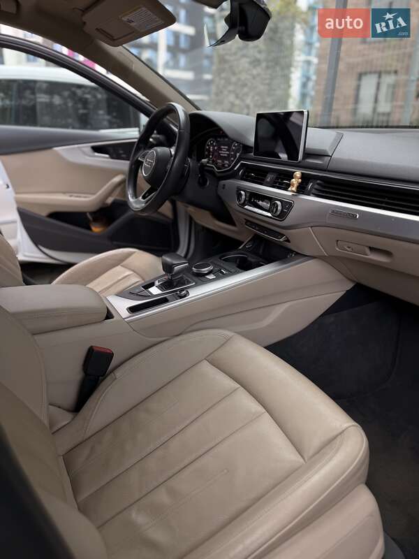 Седан Audi A4 2016 в Ивано-Франковске
