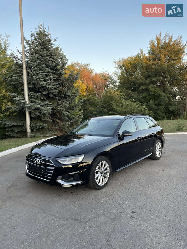Універсал Audi A4 2022 в 