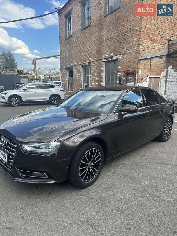 Седан Audi A4 2013 в Киеве