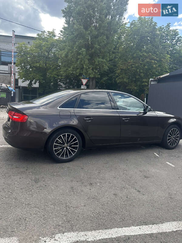 Седан Audi A4 2013 в Киеве
