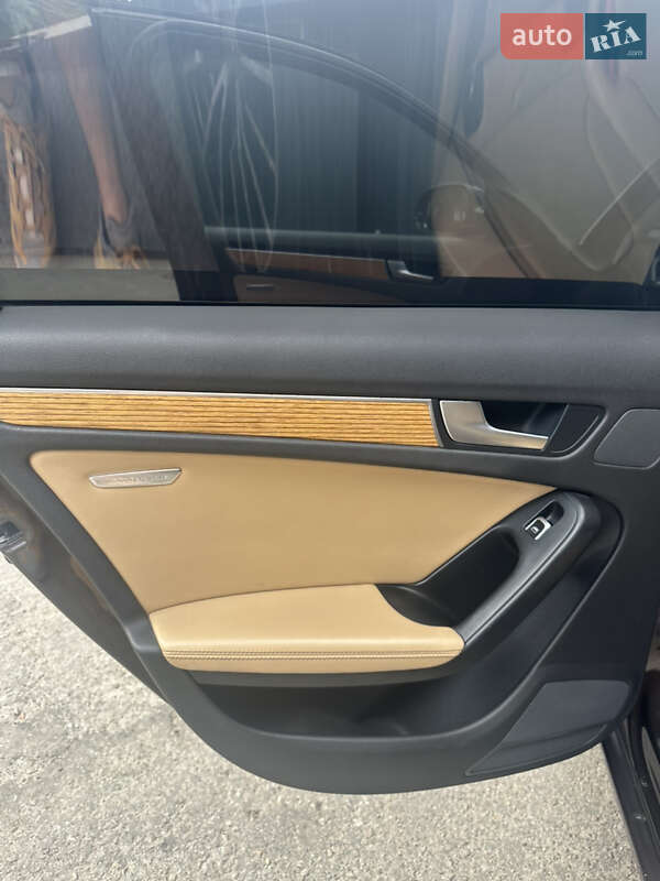 Седан Audi A4 2013 в Киеве