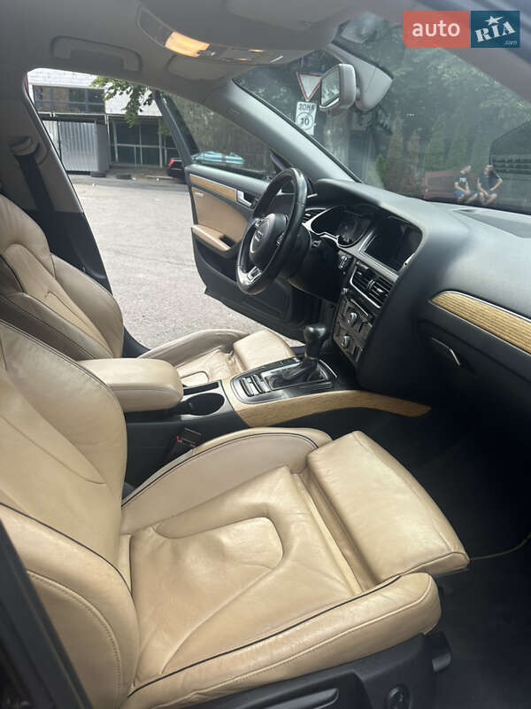 Седан Audi A4 2013 в Киеве