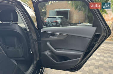 Седан Audi A4 2019 в 