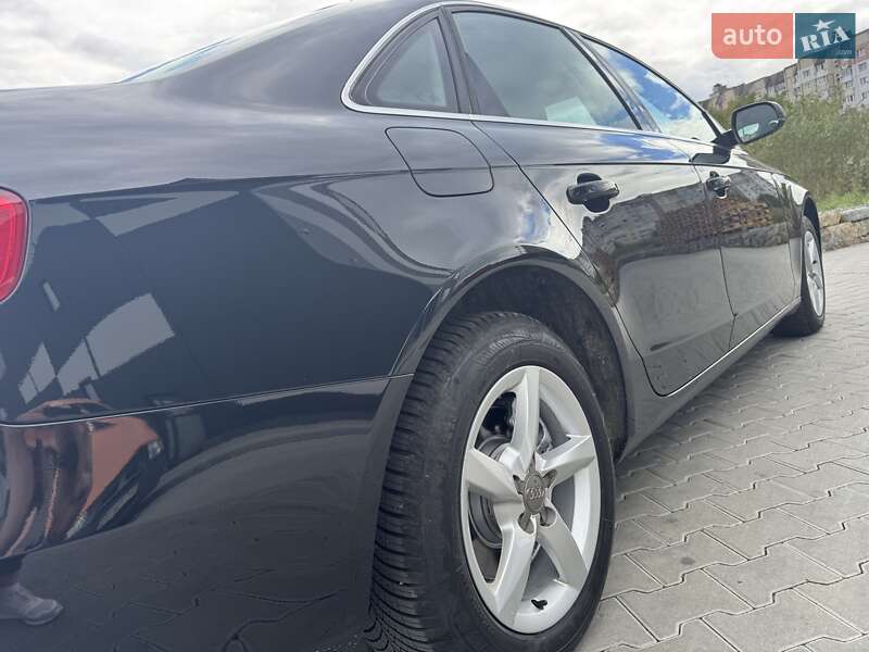 Седан Audi A4 2013 в Калуше