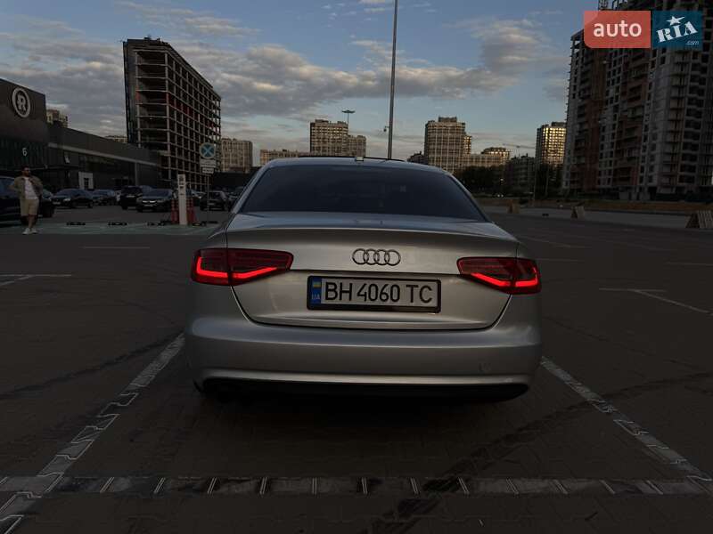 Седан Audi A4 2012 в Киеве