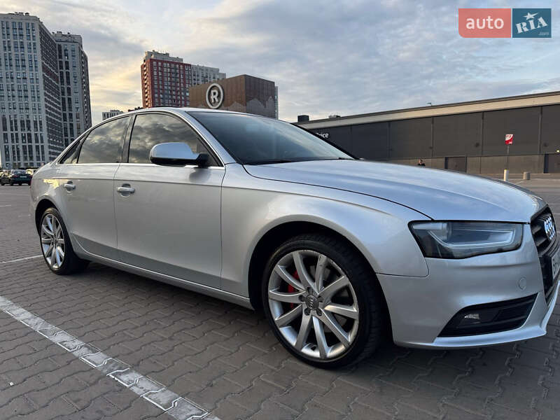 Седан Audi A4 2012 в Киеве