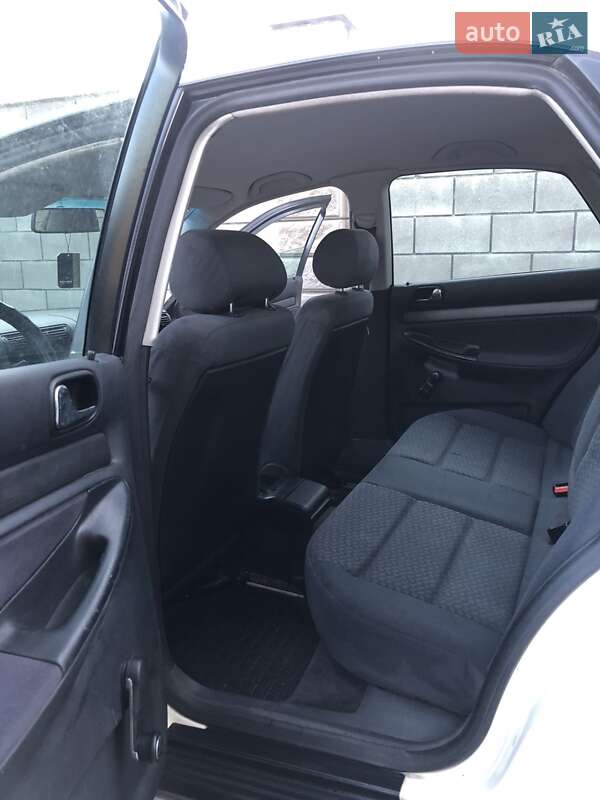 Седан Audi A4 1996 в Ровно