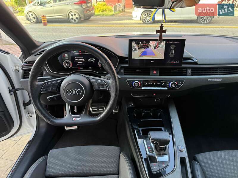Седан Audi A4 2023 в Львове