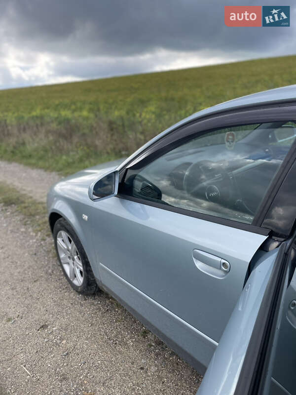 Седан Audi A4 2002 в Золочеве