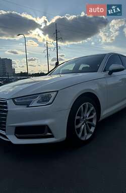 Седан Audi A4 2018 в 