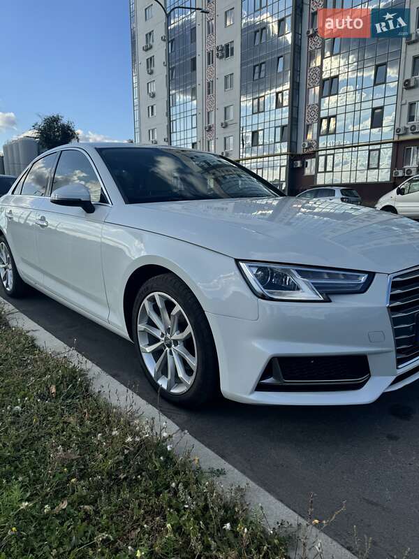 Седан Audi A4 2018 в Полтаве
