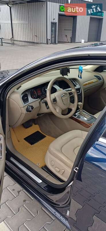 Седан Audi A4 2010 в Владимире