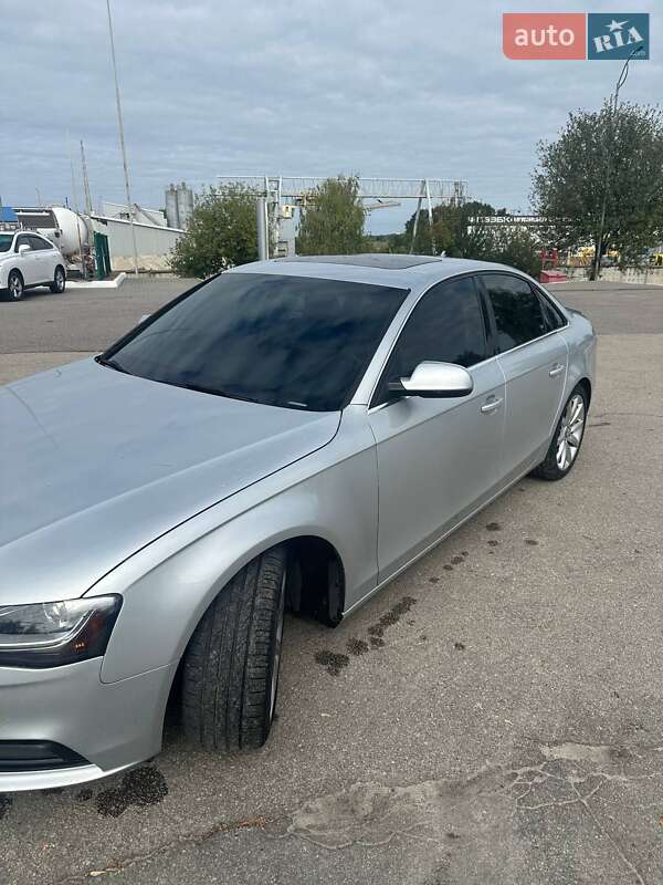 Седан Audi A4 2013 в Богуславе