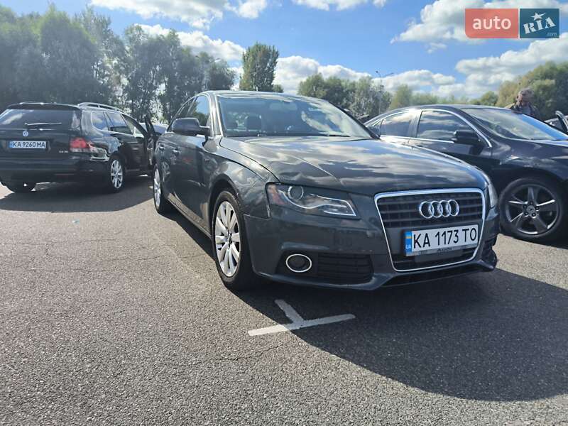Седан Audi A4 2010 в Києві